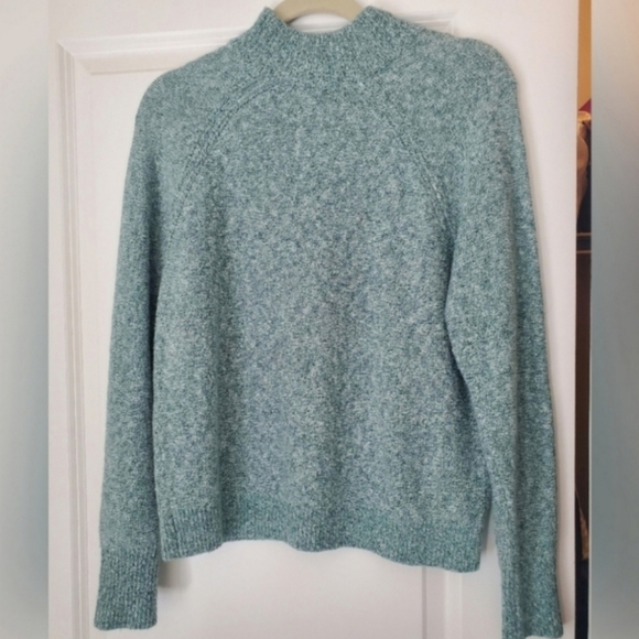 Abercrombie & Fitch Sweaters - Like New Abercrombie Cozy Fuzzy Turtleneck Marled Green White